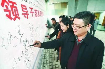 保時捷女車主一巴掌，童所長被免職，被“坑”的丈夫冤不冤？